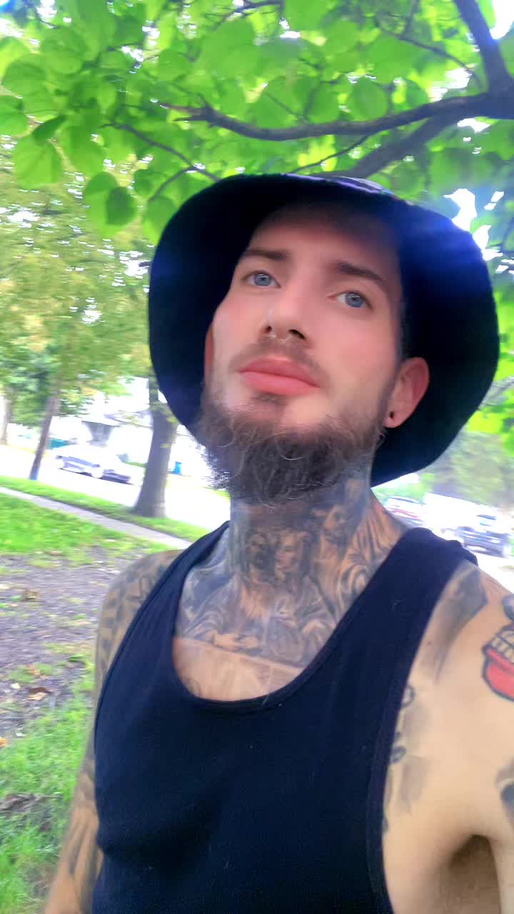 @Hollywood87