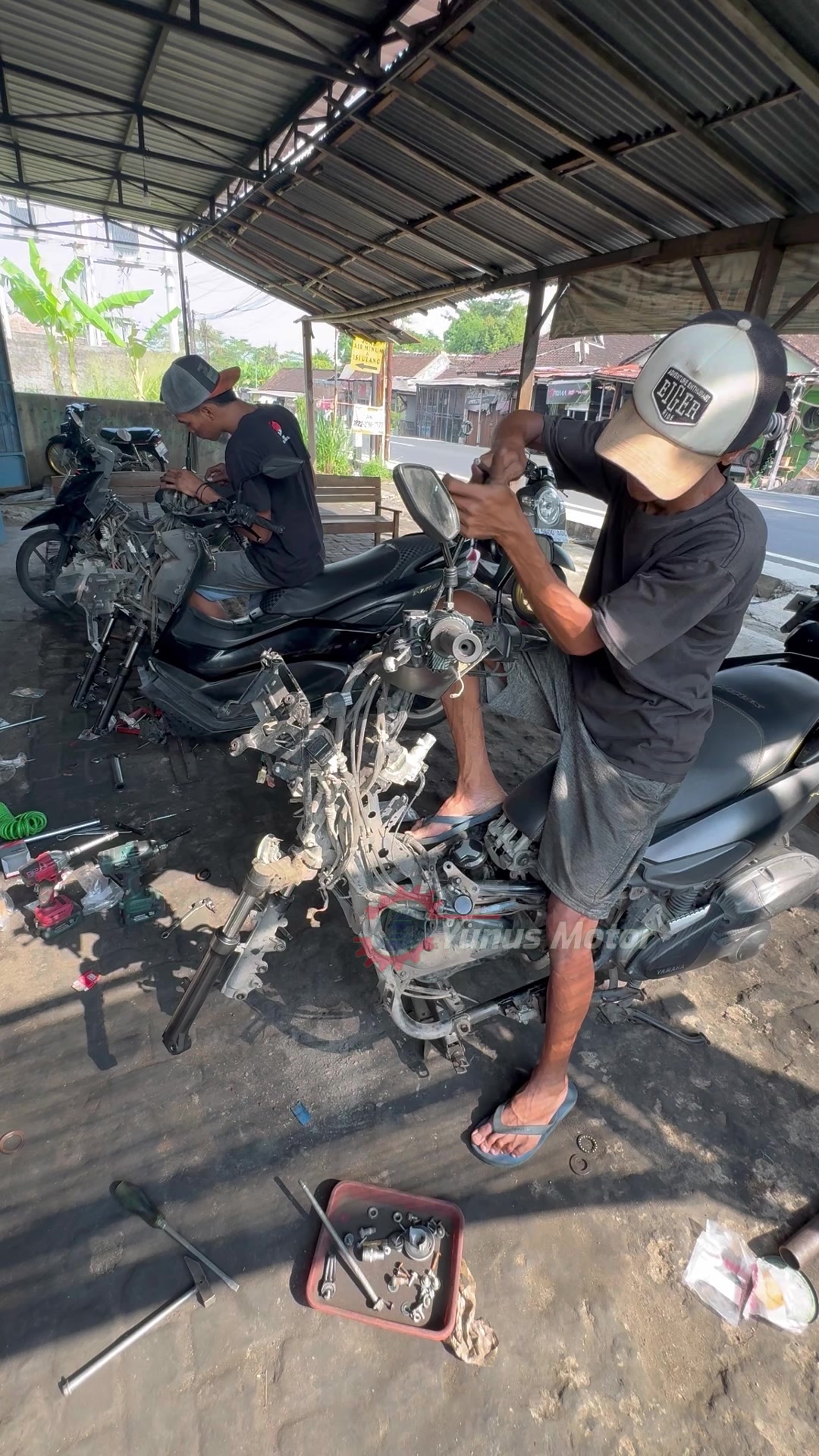 @Bengkel yunus motor