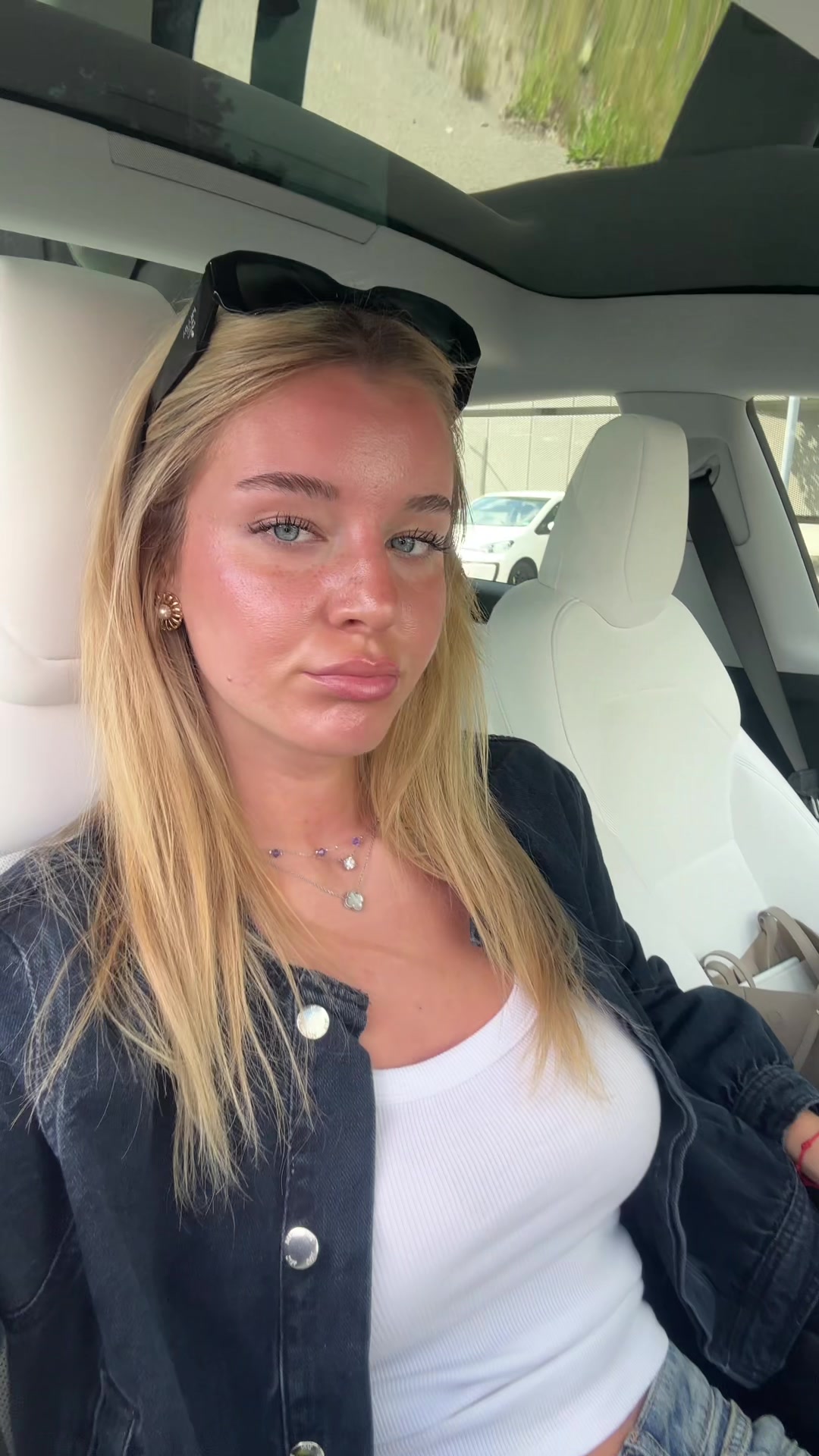 @Adelisa