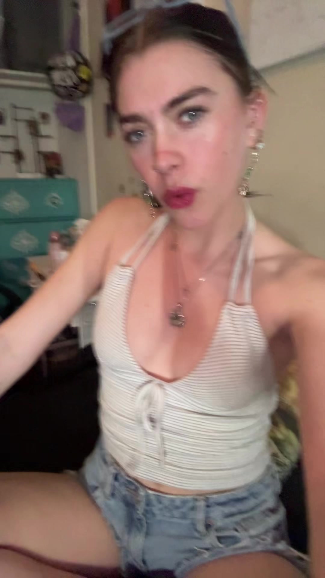 @julia.carson