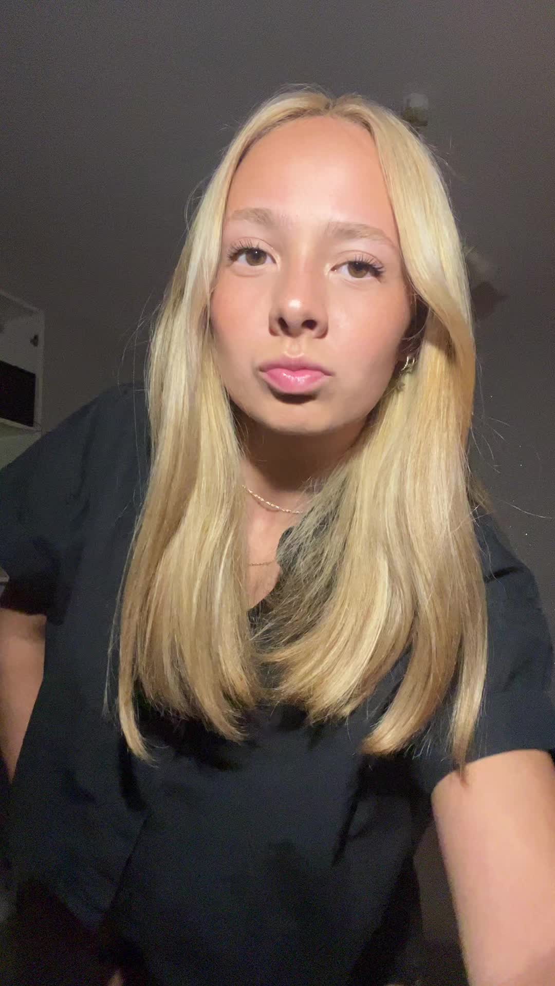 @𝐿𝑒𝓃𝒶