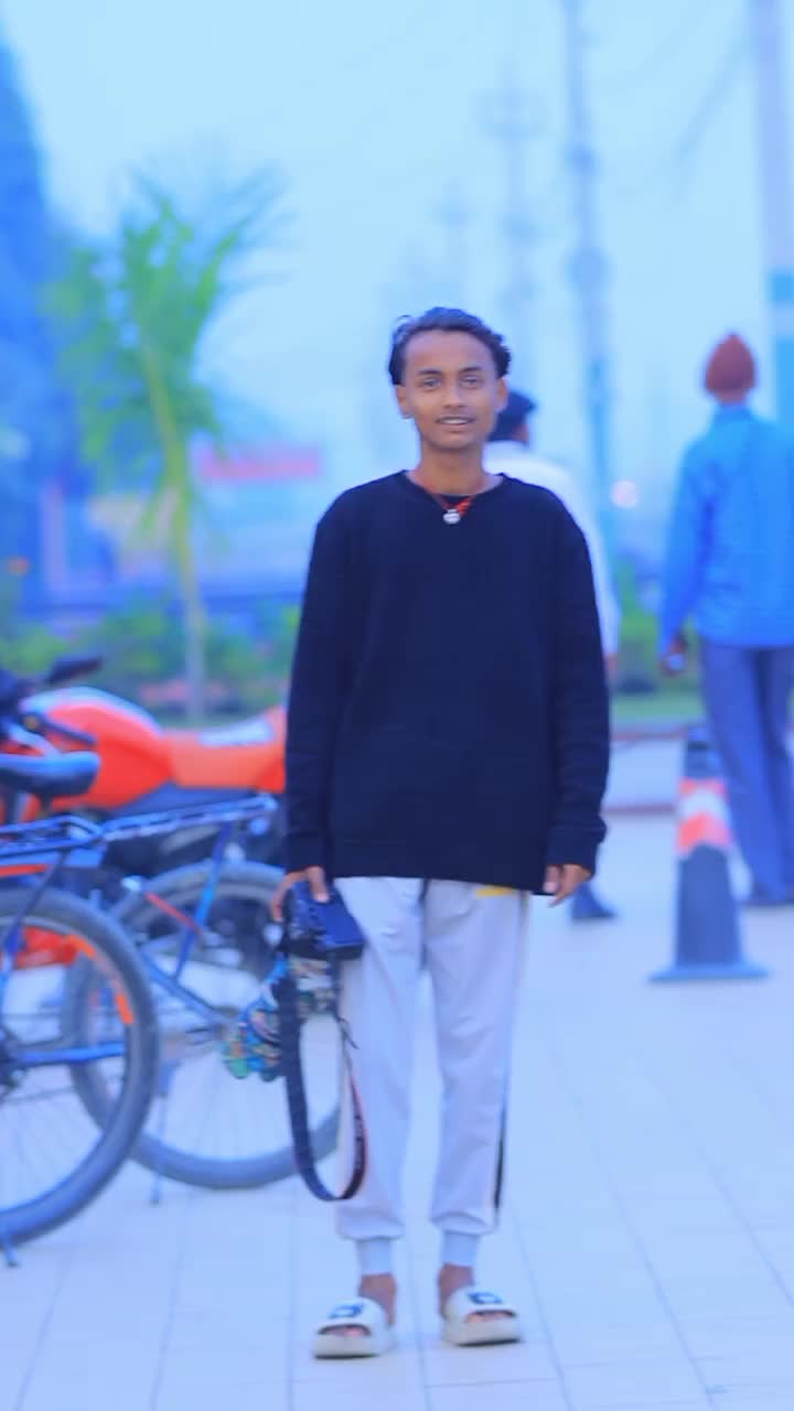 @₮ɪwᴀʀɪ Bʜᴀɪ 🔥😎