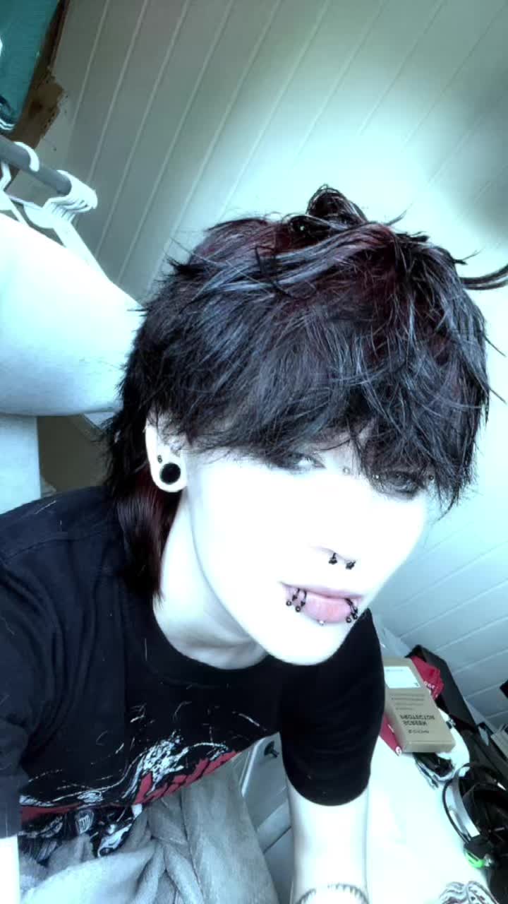 @iris ★ | ig: creep.ccrow