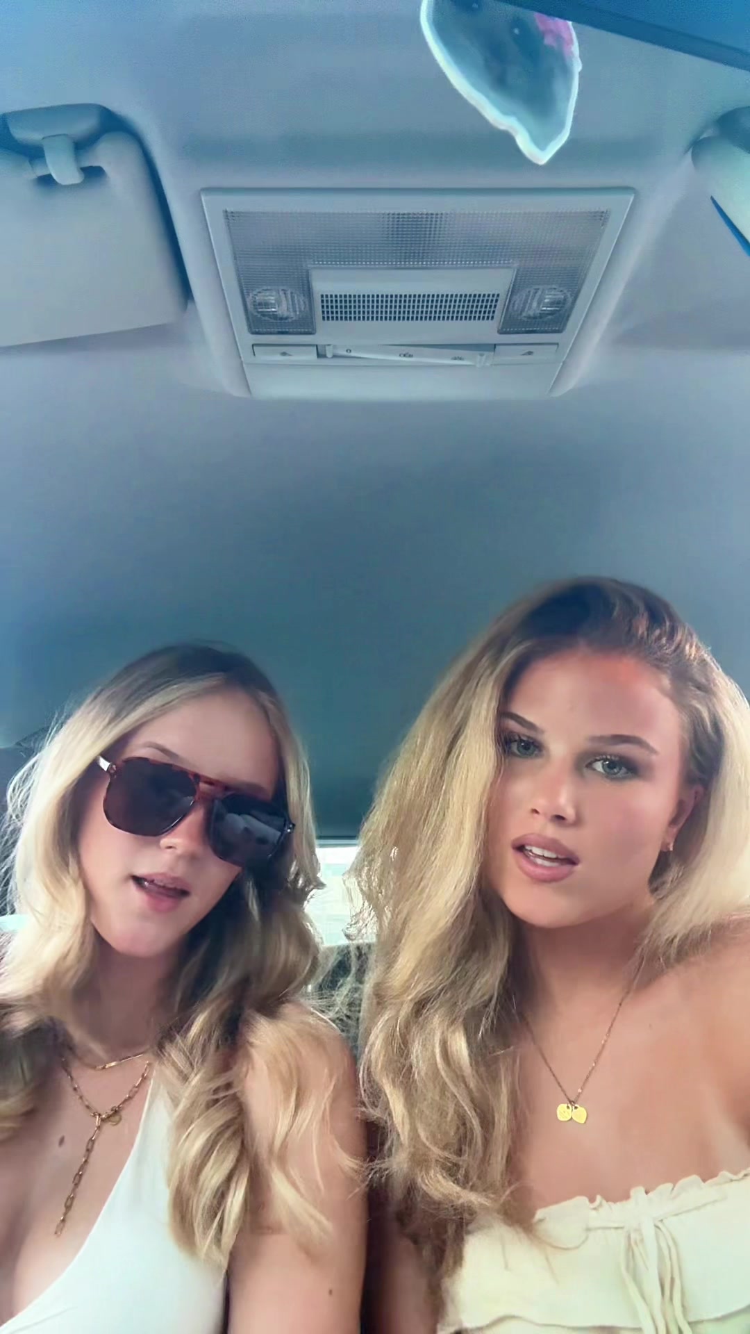 @𝐌𝐨𝐧𝐚