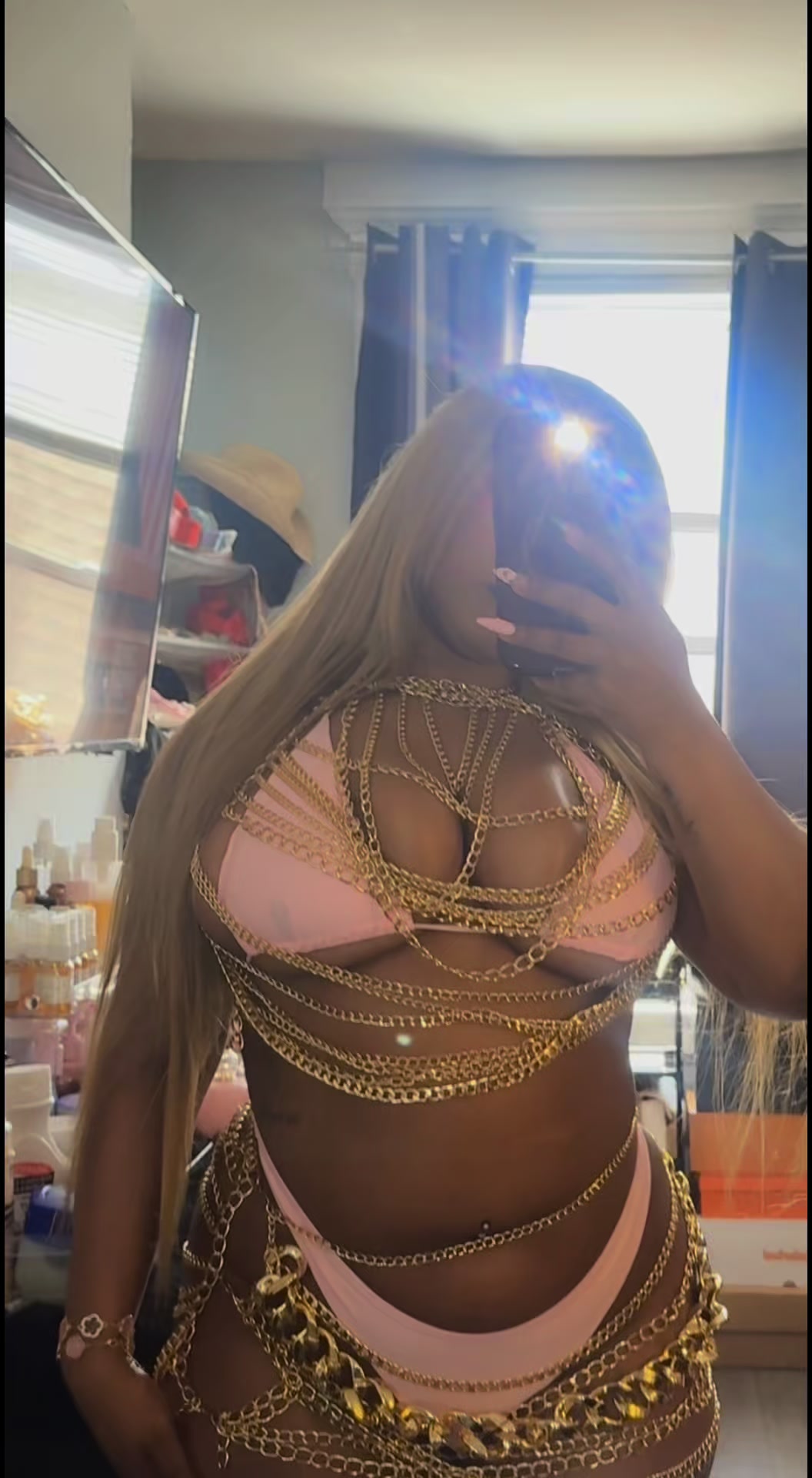 @Bella