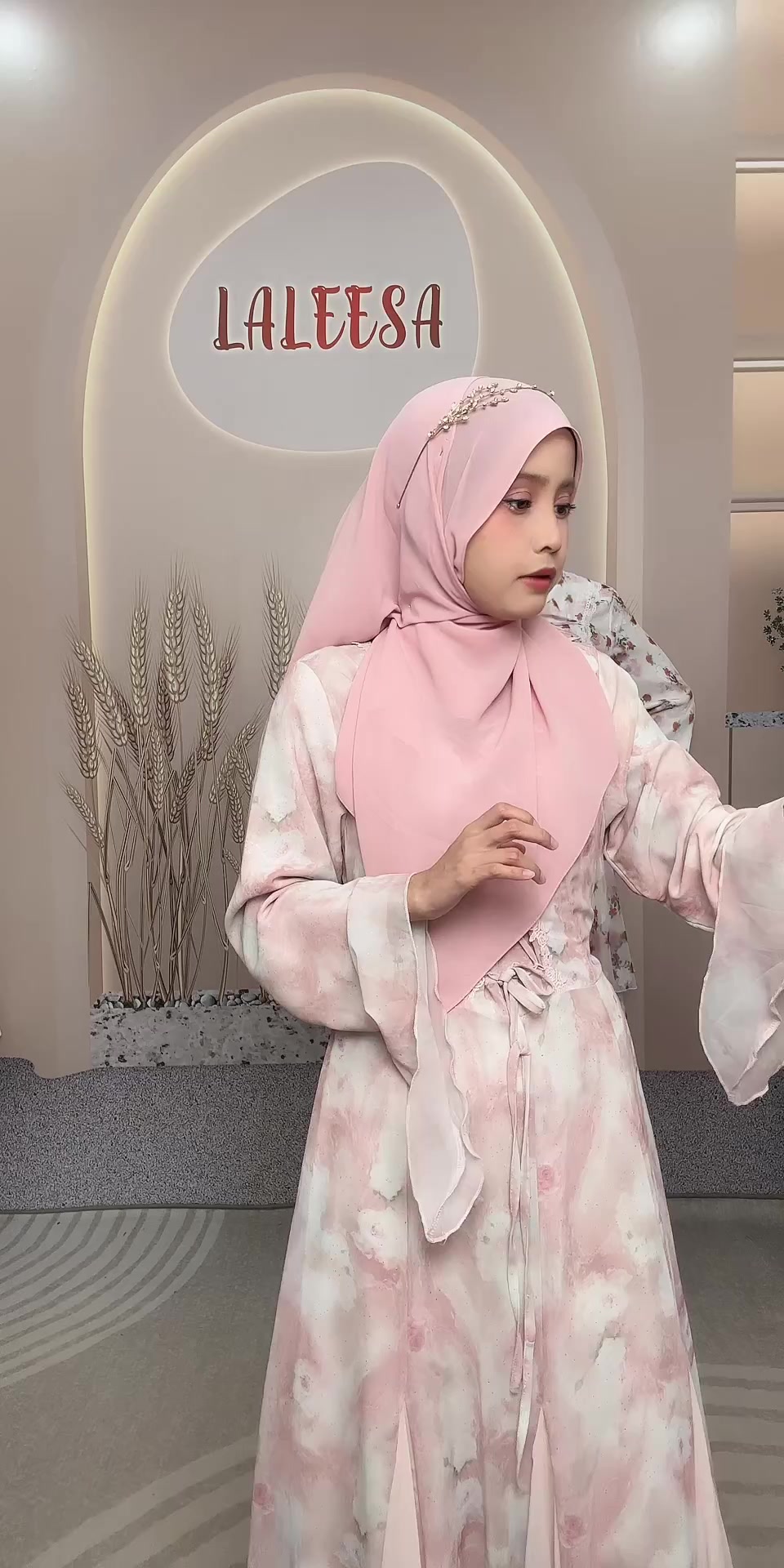 @Laleesa