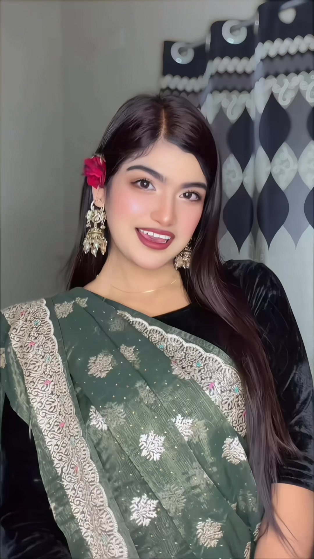 @Akhi Pakhi