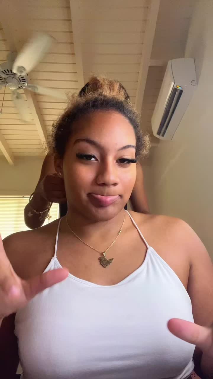 @sisi.next.door