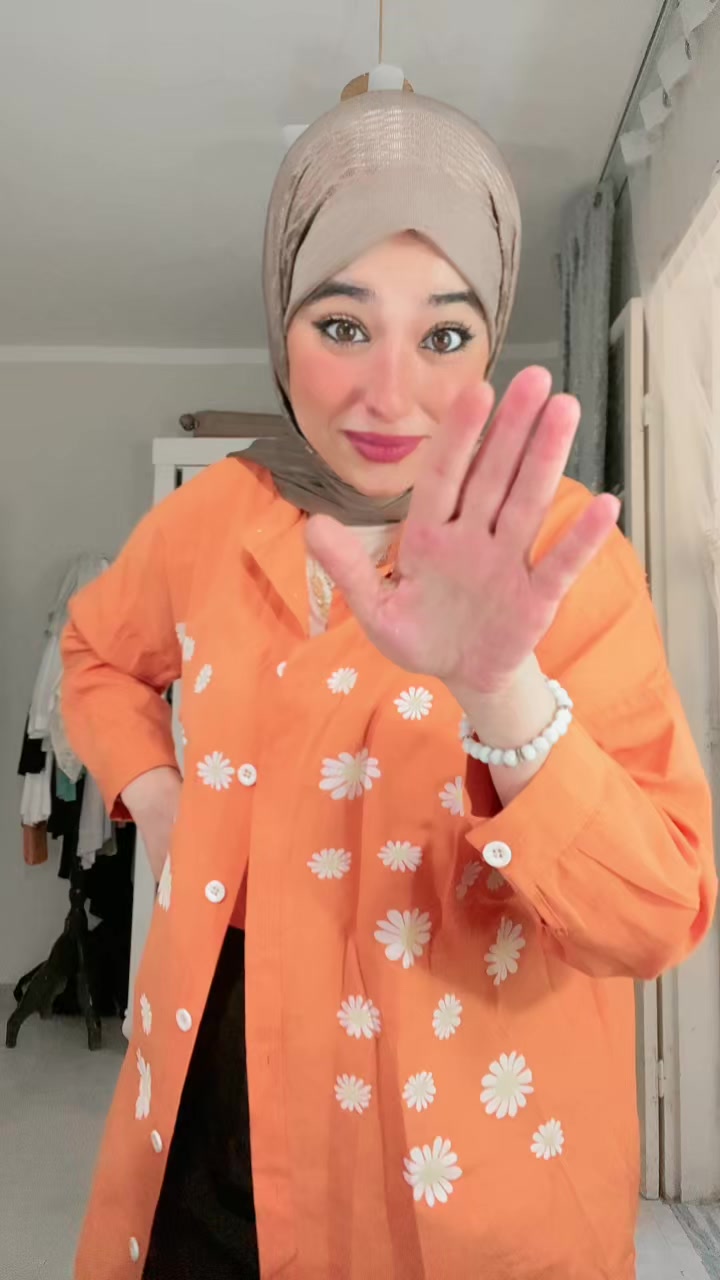 @بثينة شيبان Bouthaina Chibane