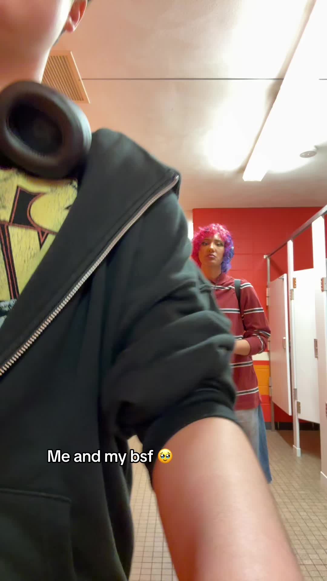 @Aj 🎧⚧️