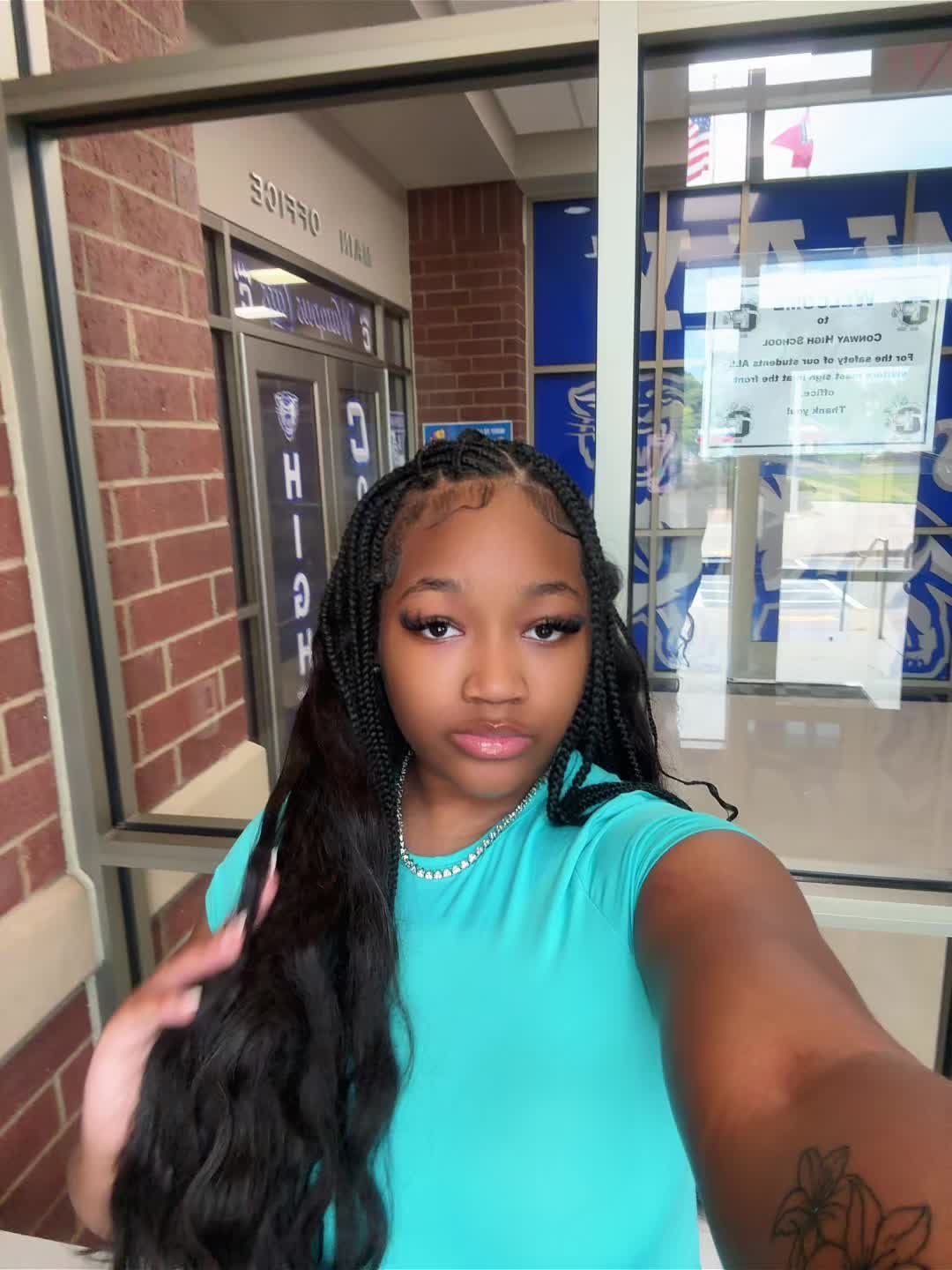 @theeziahmariee