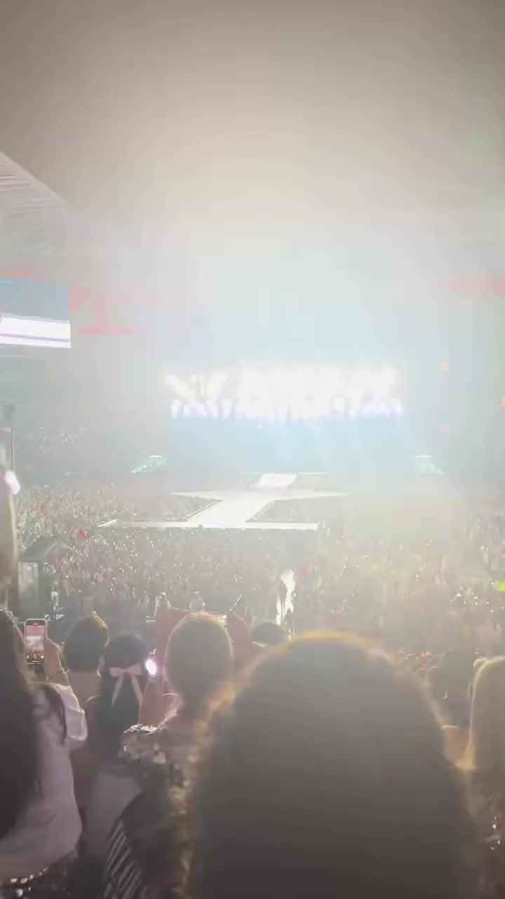 @𓂃꙳⋆videos from the eras tour