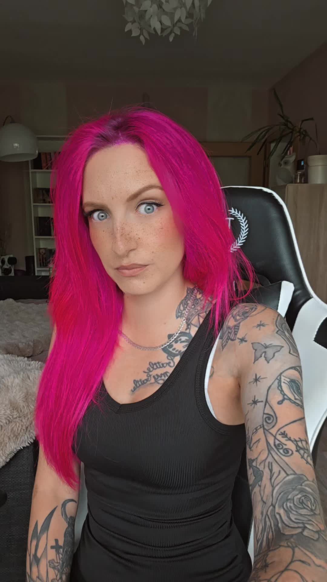 @Crash-Pink😈🖤🇩🇪