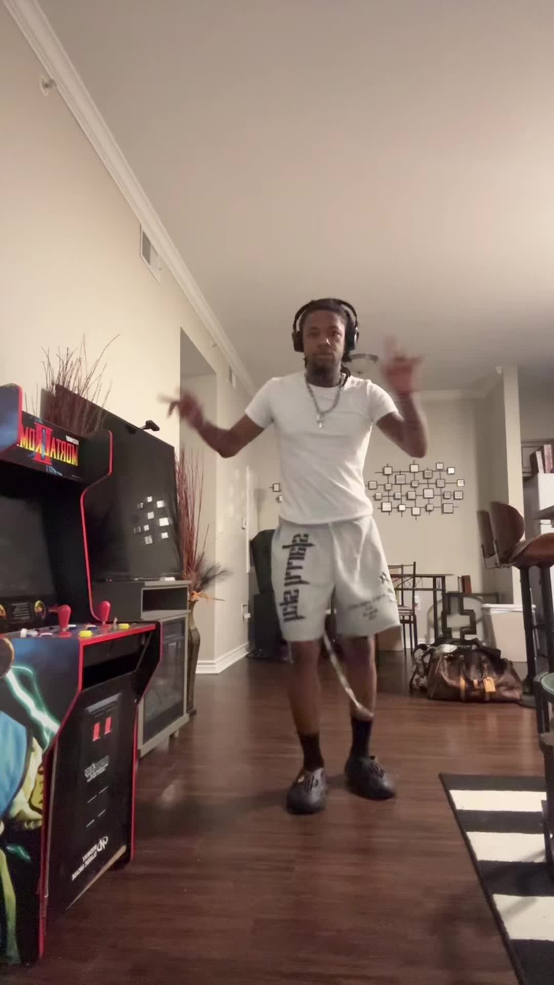 @Djrari9