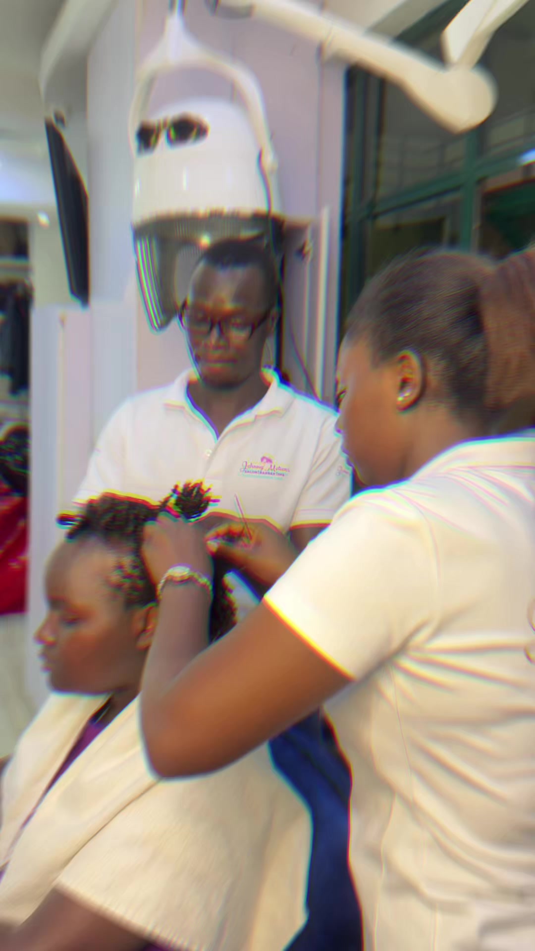 @johnnymotionssalon