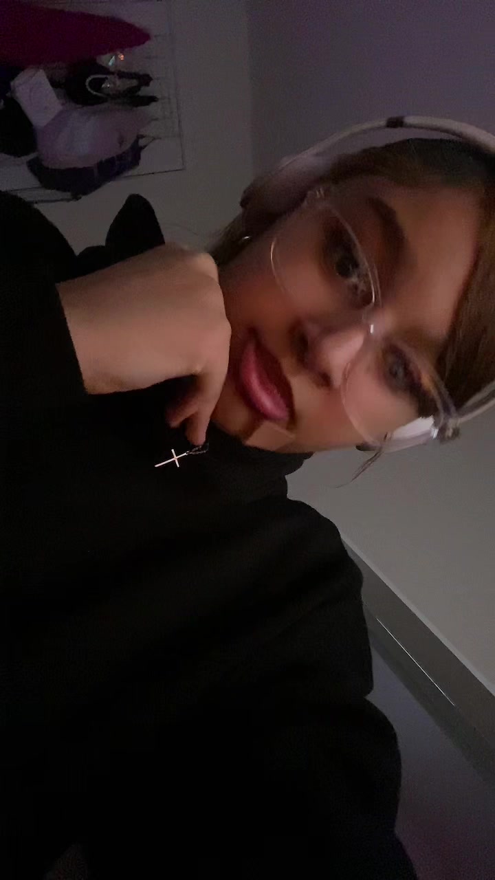 @azzy_..03
