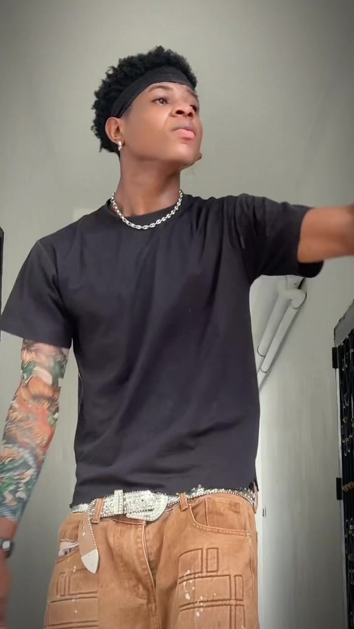 @𝐋𝐎&Iuml;𝐂 𝐀𝐃𝐀𝐌𝐒