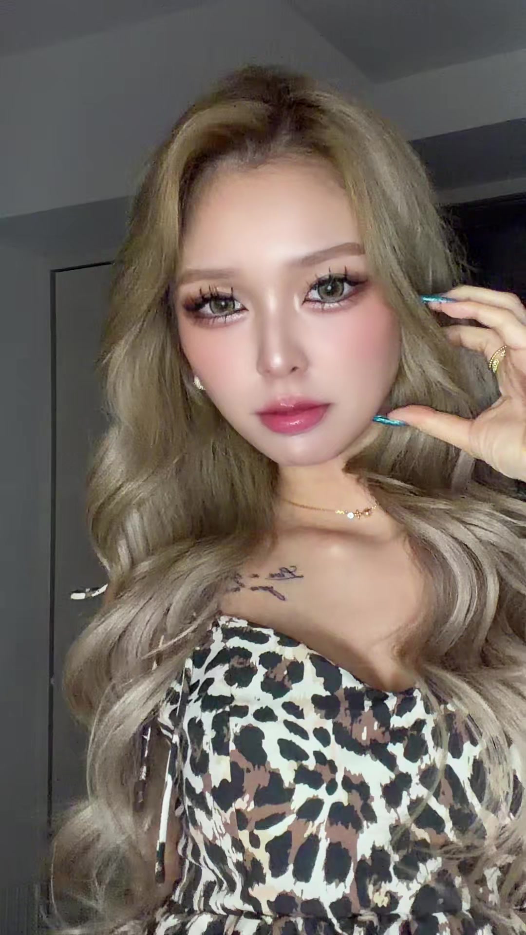 @マユ