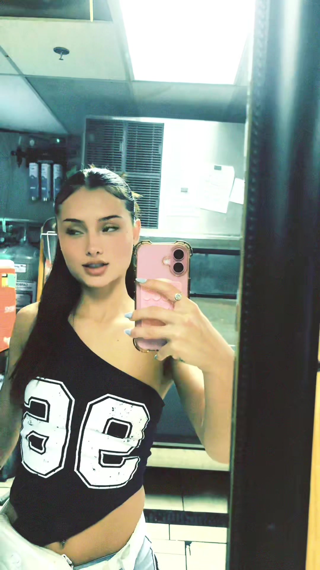 @𝒦𝓎