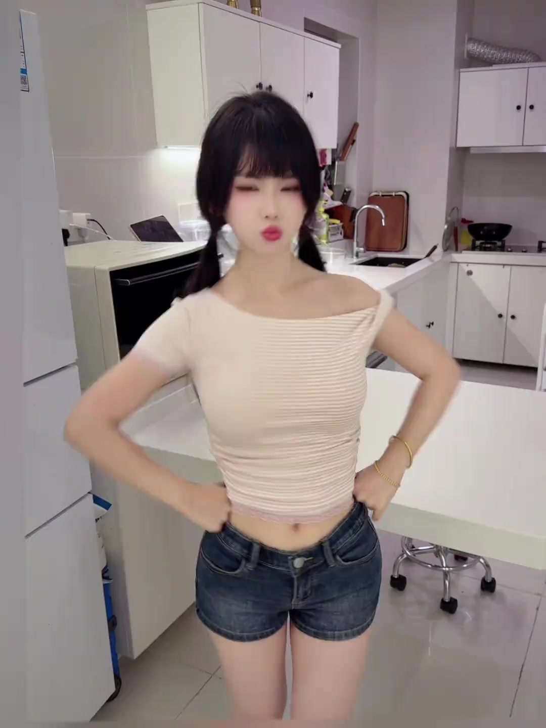 @干饭小困困