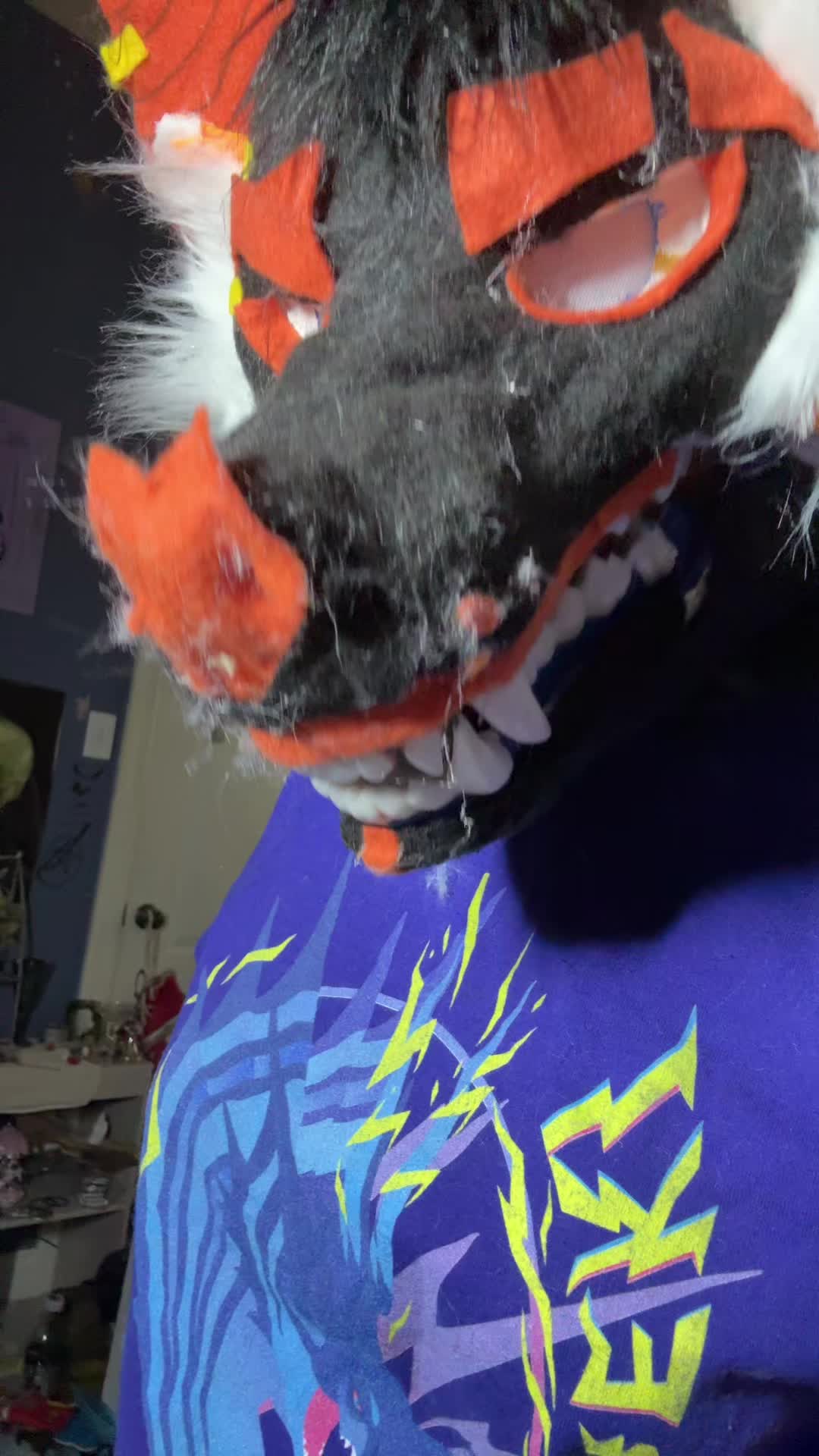 @theyluvronan_