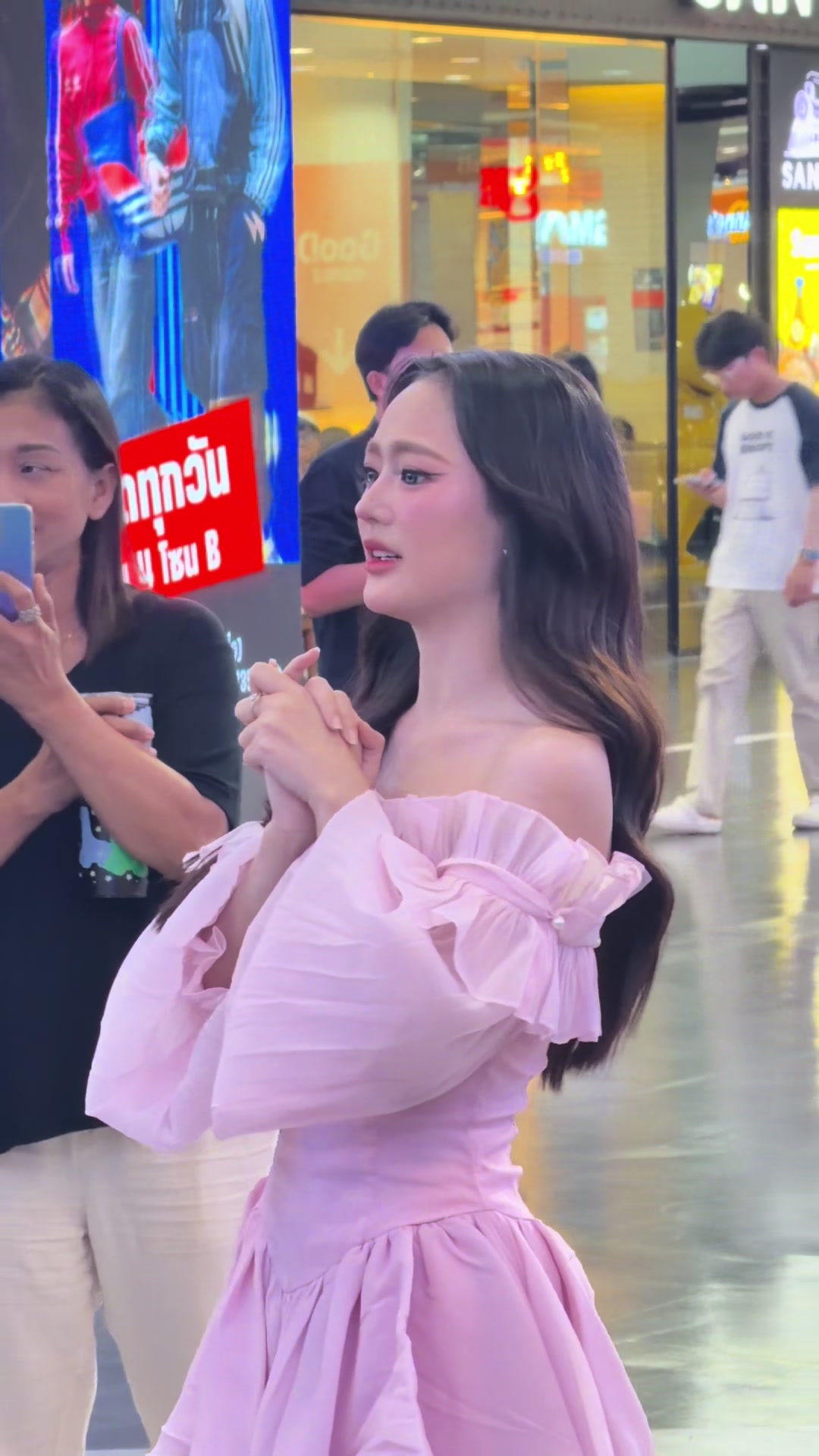 @เนย นฤมล