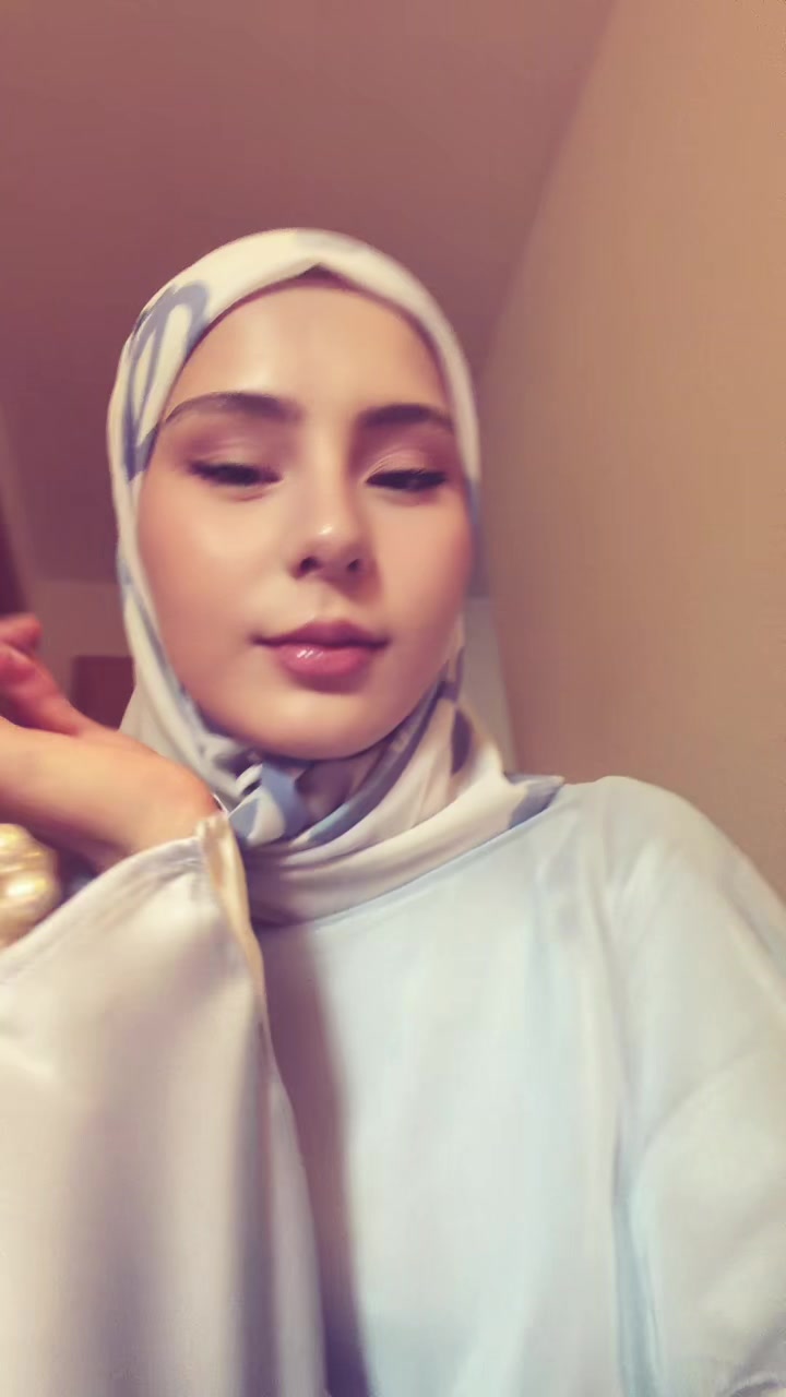 @🧕🏻