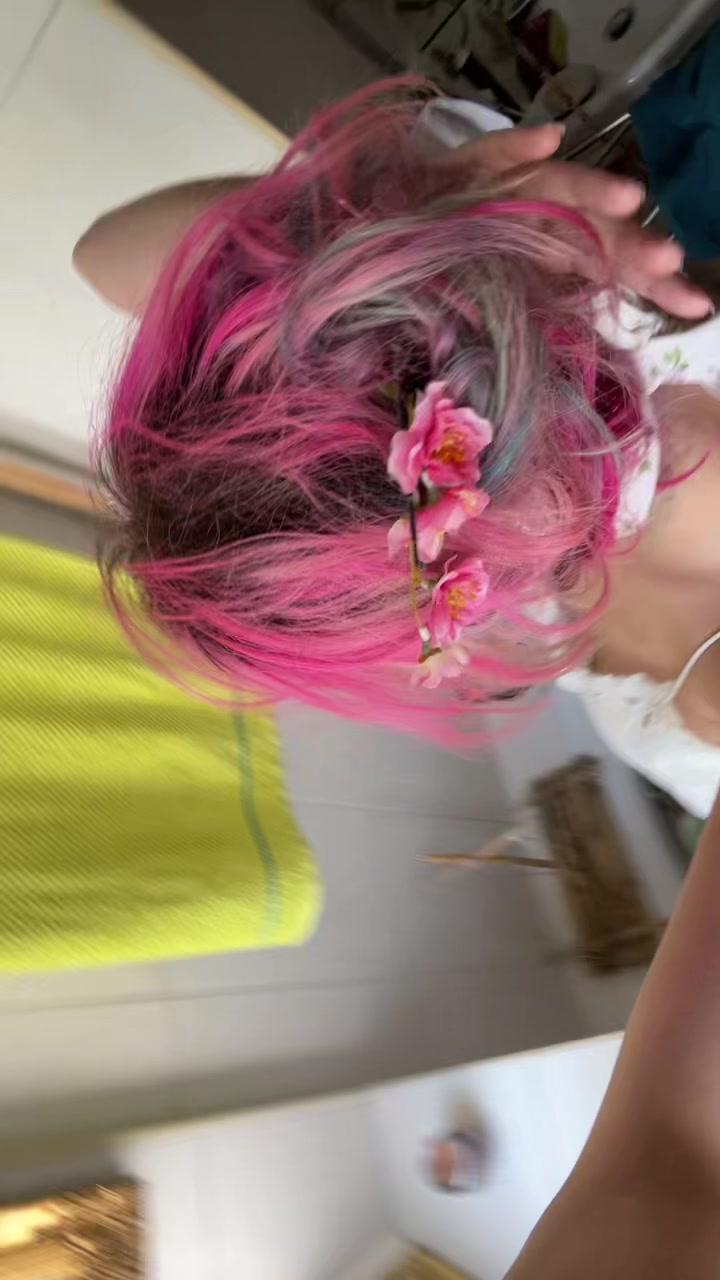 @weirdlywelldressed