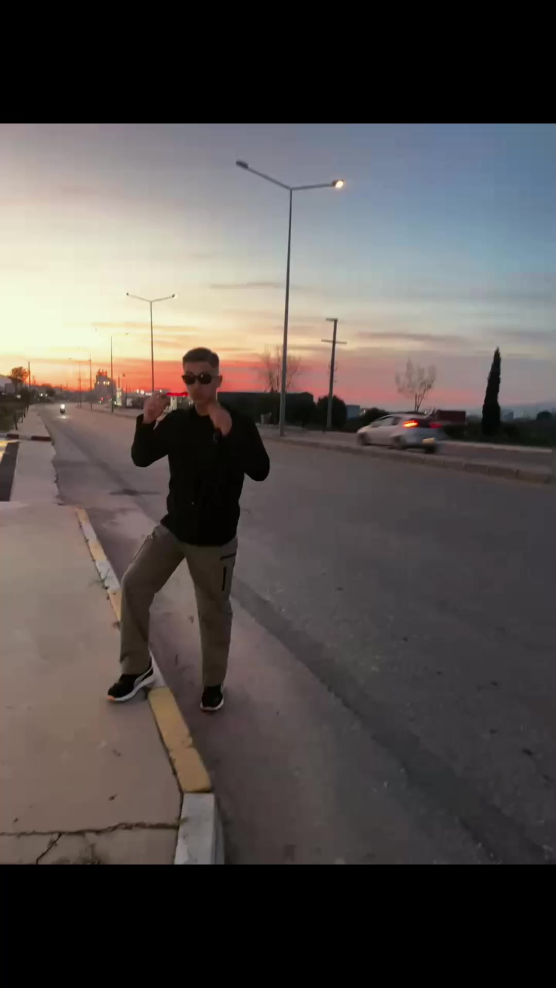 @🦅