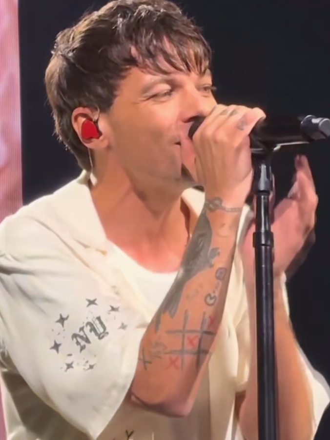 @Kellie Kelloggs ๐ Love Louis