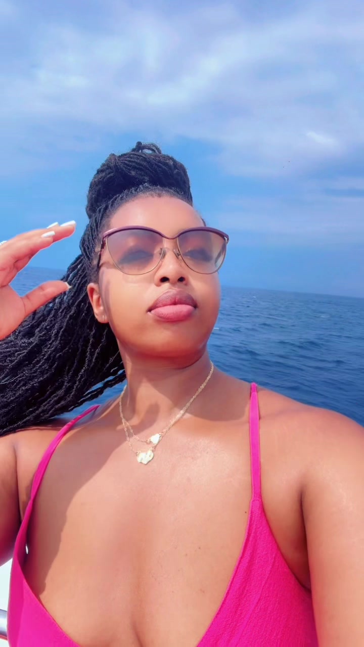 @naomikuria