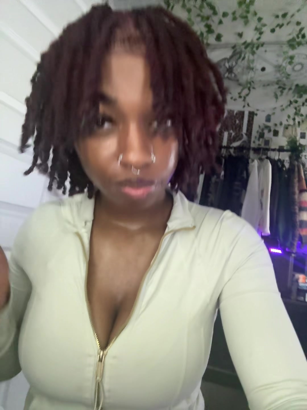 @️