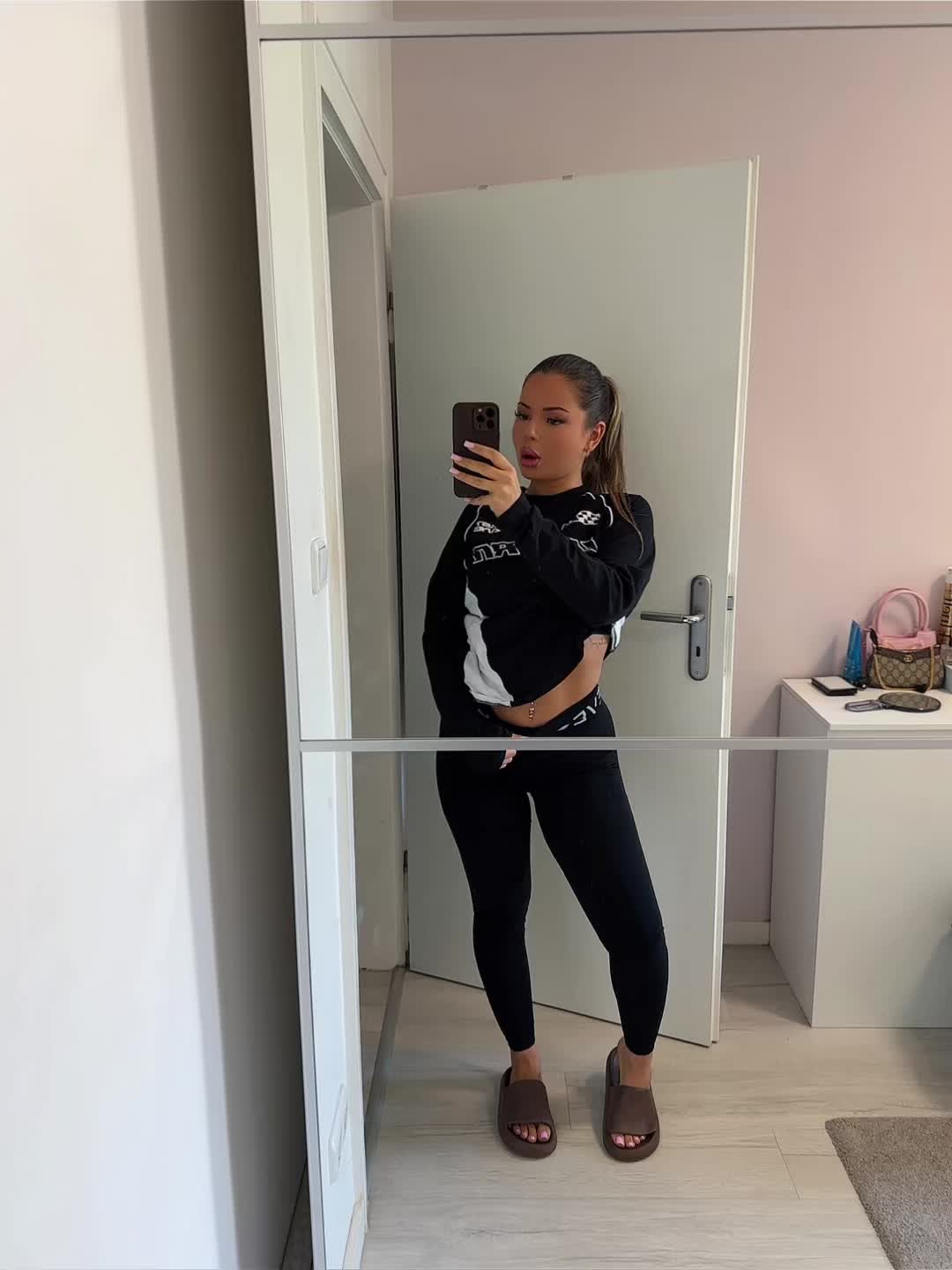 @8heliin