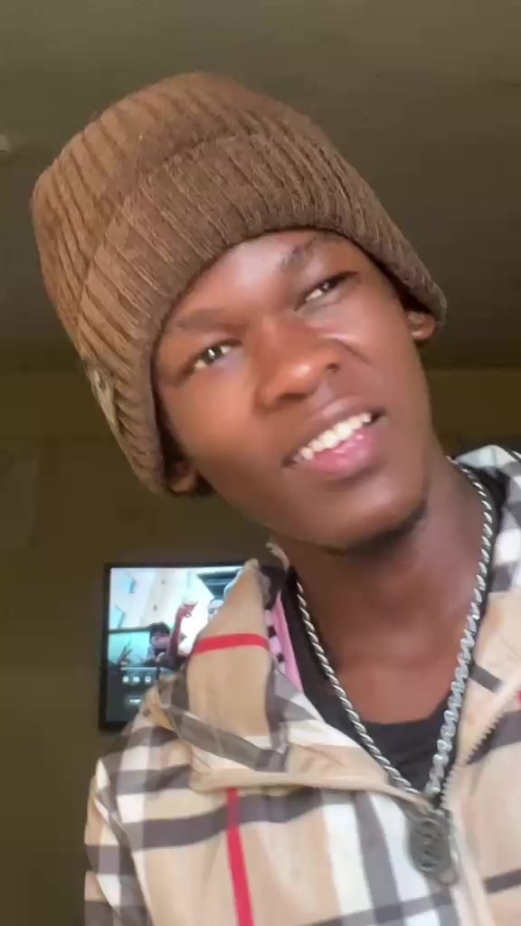 @🧢JUST.CALL.ME.INFLUENCER🔵