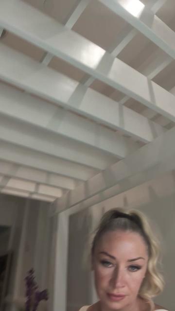 @Hi👋Wut do U C?