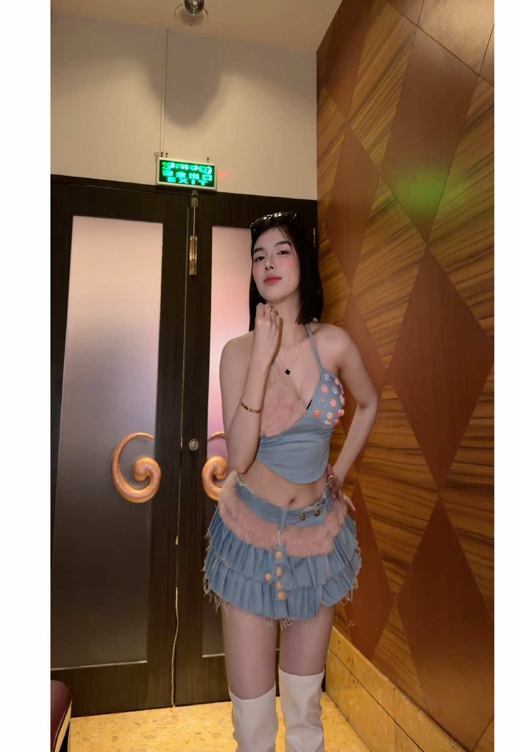 @Elle
