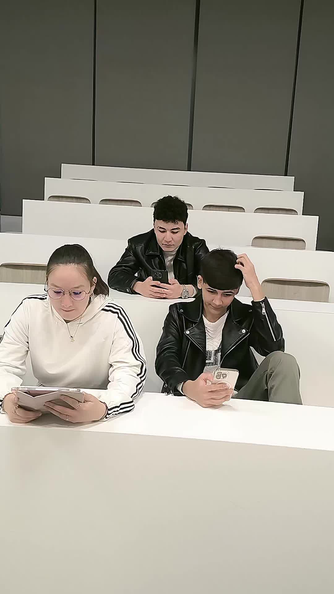 @𝐌u𝐫𝐚𝐝🫀