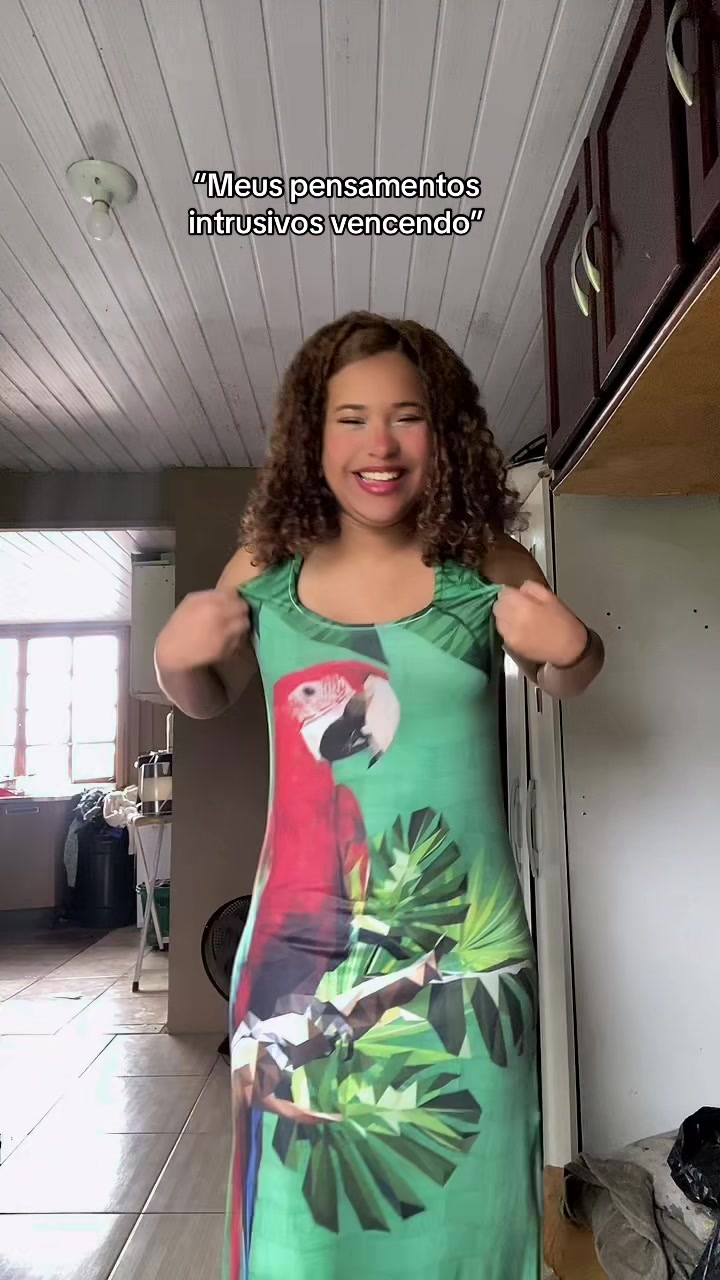 @carolainevitoria
