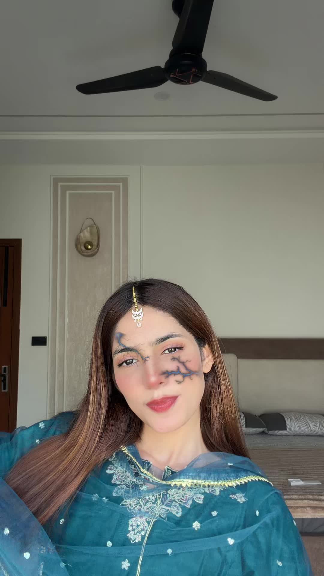 @Ayesha🖤
