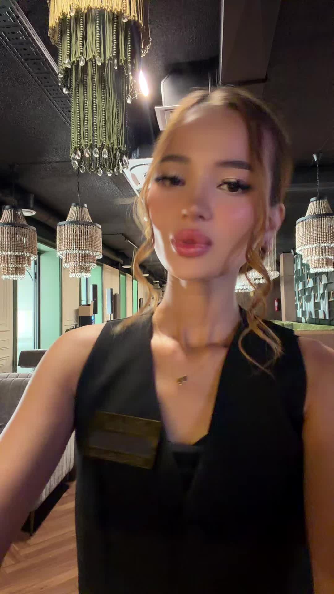 @anelaaxx