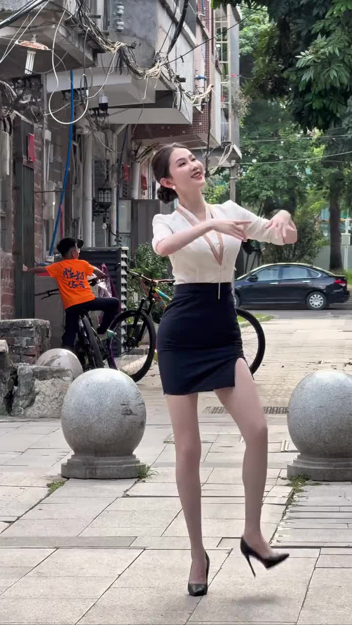 @Sally 雪莉 大笑笑