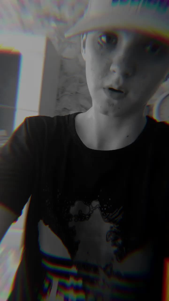@𝓑𝓻𝓸𝓴𝓮𝓷 𝓗𝓮𝓪𝓻𝓽♡