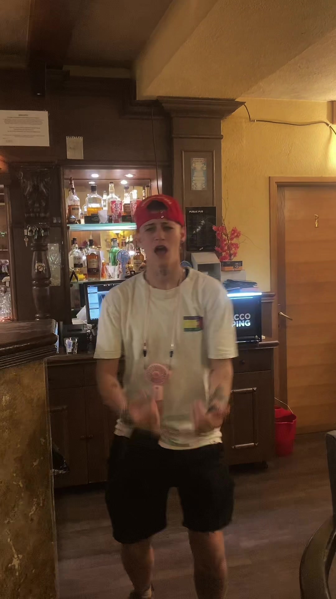 @Čombe 💫