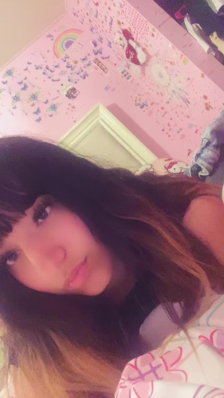 @sarahnextdoorgirl:)