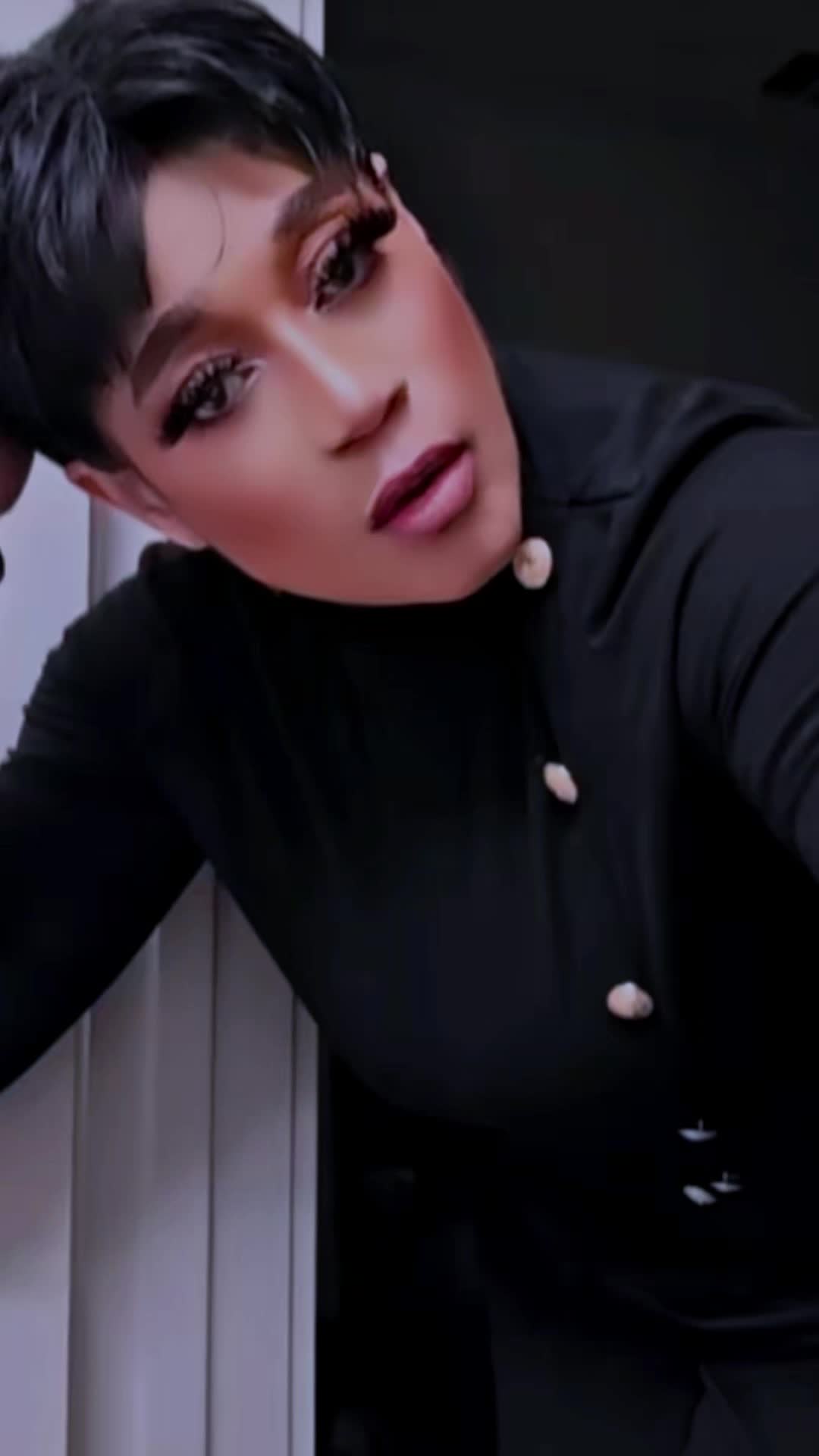 @Demi