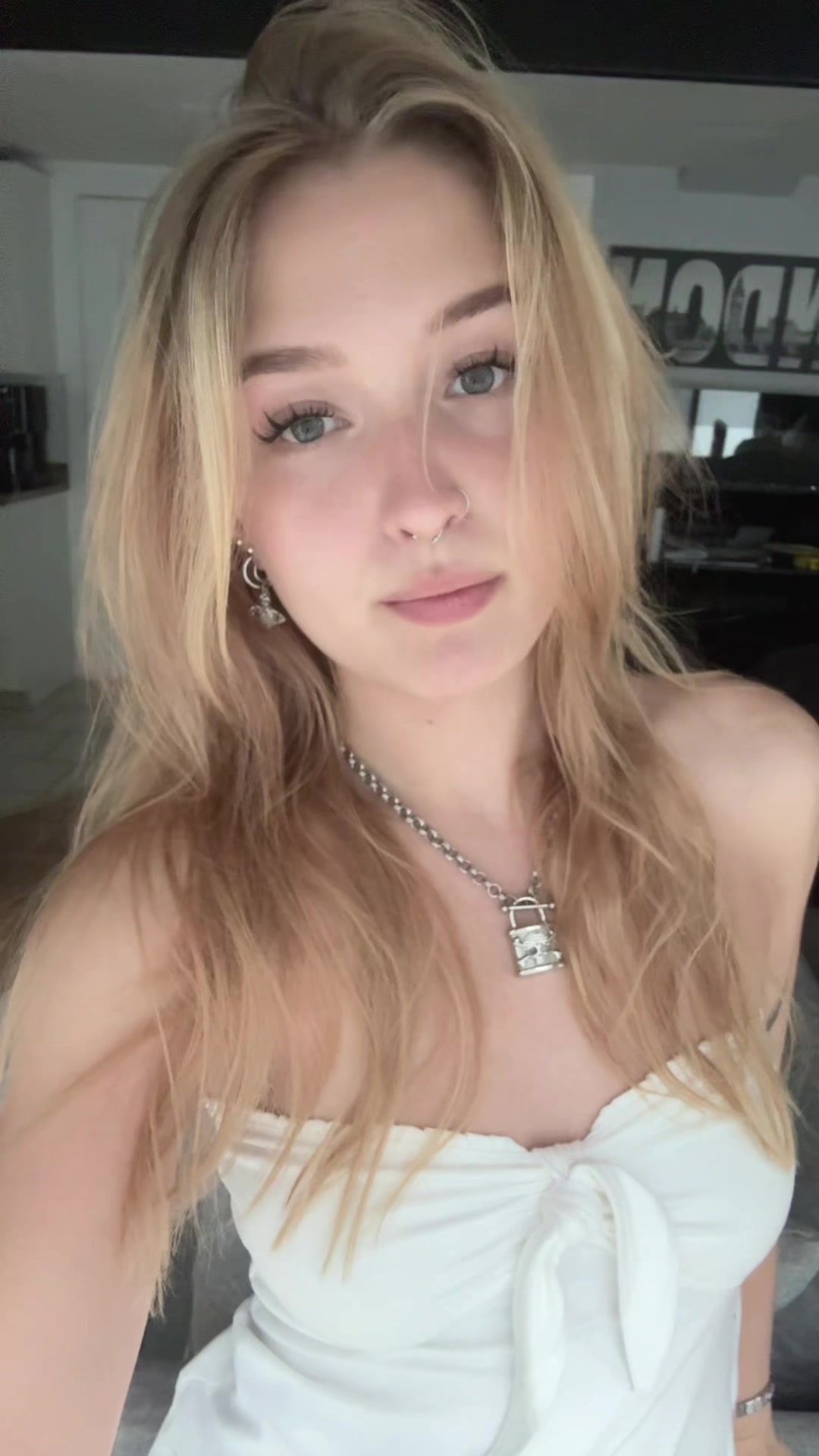 @lo