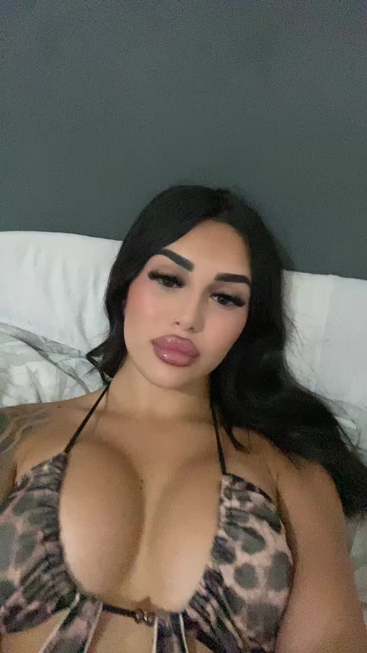 @🫦