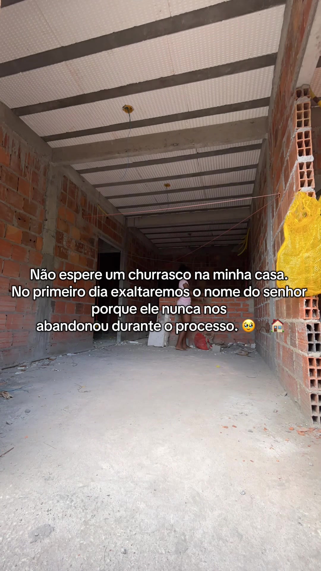 @laricoellho_