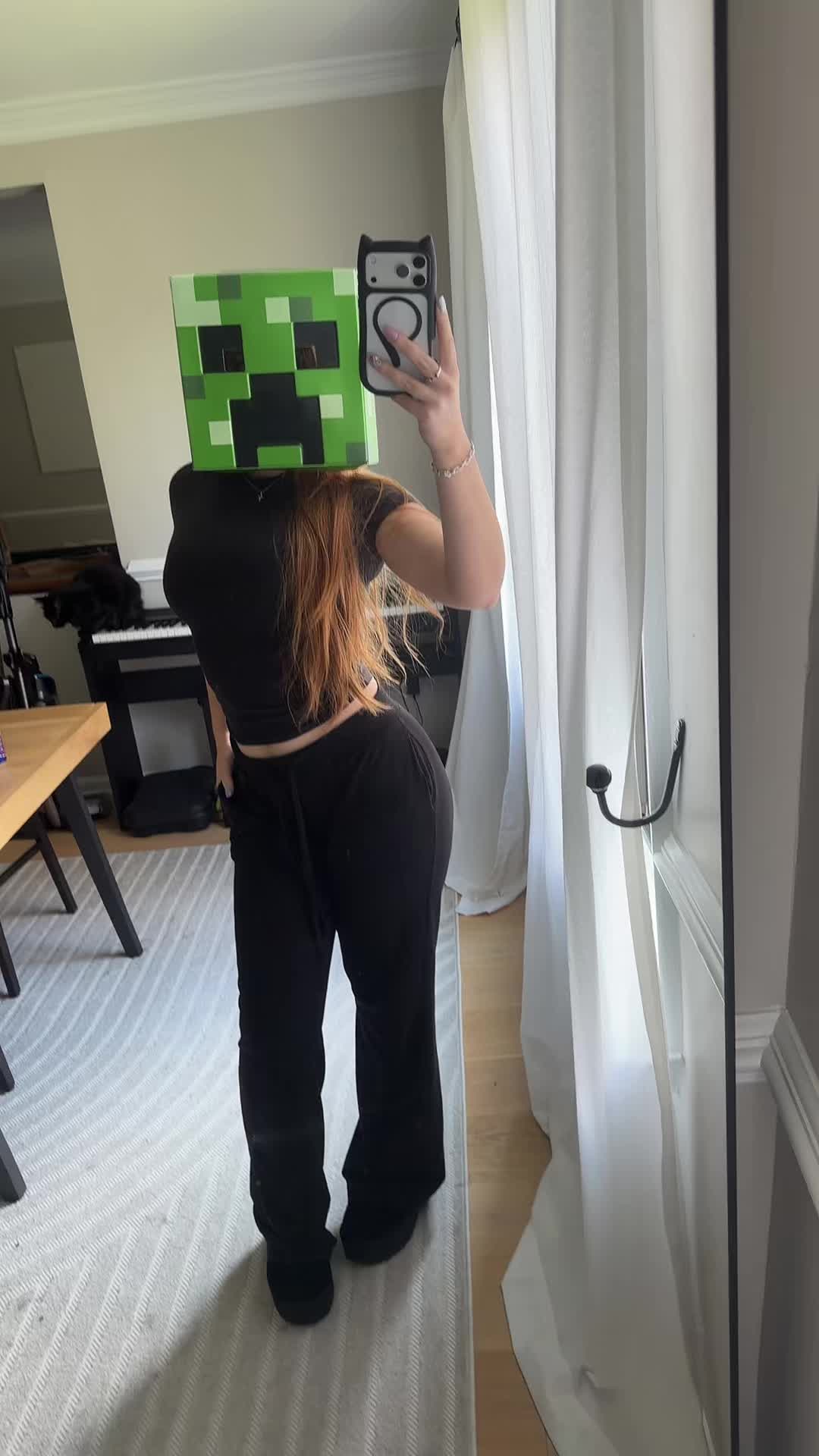 @Cristina Carmella
