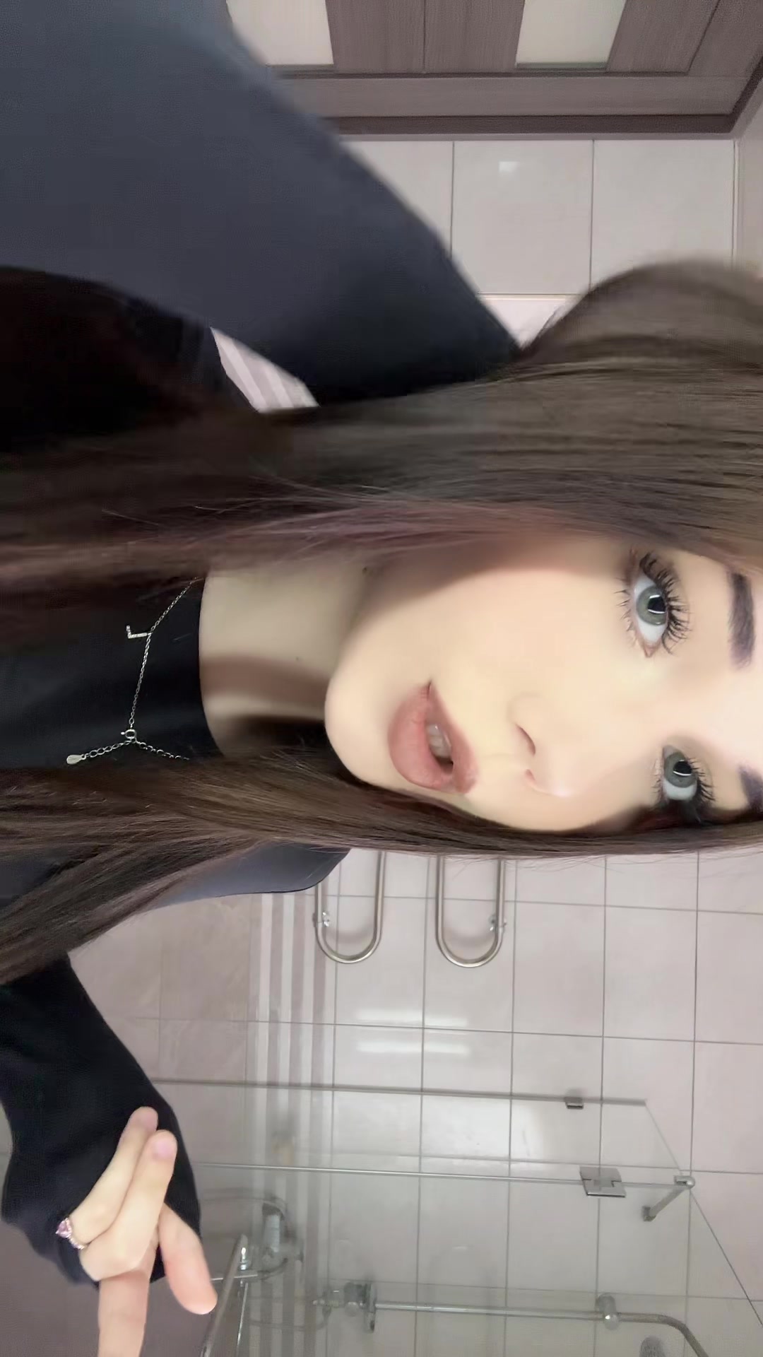 @𝑳